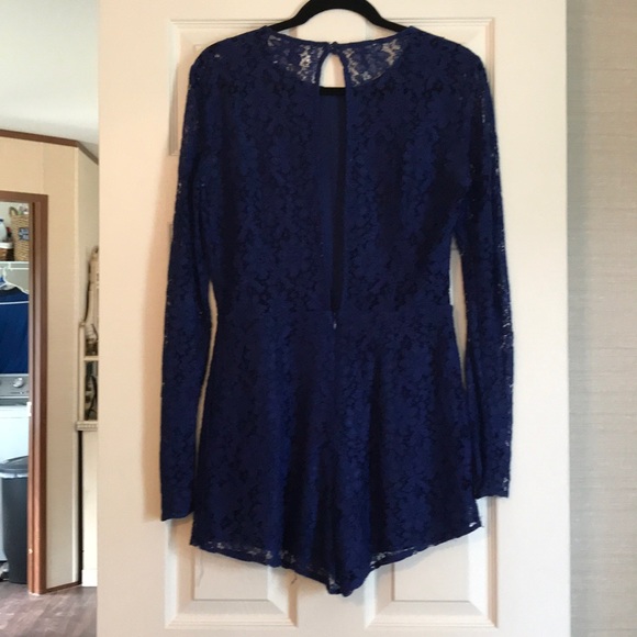 Lace romper with back cutout - Picture 2 of 4